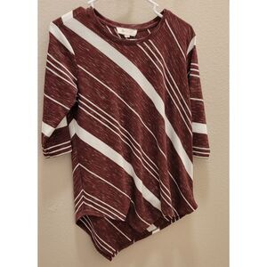 vince camuto Size S Burgundy & White Diagonal Striped top. Off Center V-cut  Hem